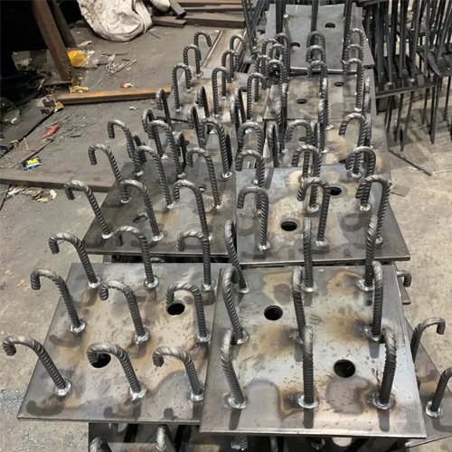 图纸中如何确定博尔塔拉预埋件的位置？