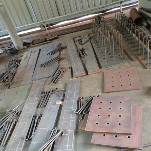 有哪些其他因素会影响博尔塔拉预埋件位置的确定？